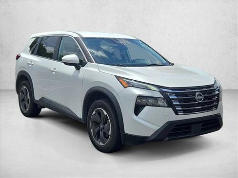 Used 2024 Nissan Rogue SV AWD/4WD image 3