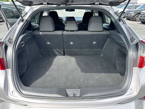 Used 2019 Toyota C-HR XLE FWD image 23