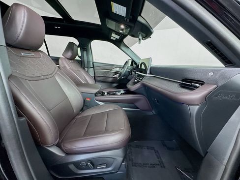 Used 2025 Ford Explorer Platinum w/ Ultimate Package image 32