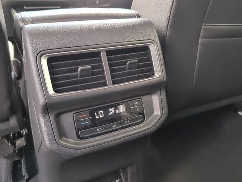 Used 2024 Volkswagen Atlas SE FWD image 23