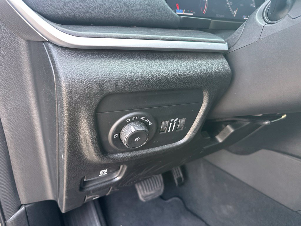 Used 2024 Jeep Grand Cherokee L Limited RWD image 24
