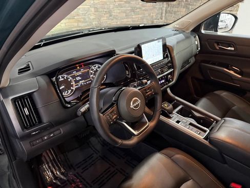 Certified 2025 Nissan Pathfinder SL w/ SL Premium Package FWD image 13