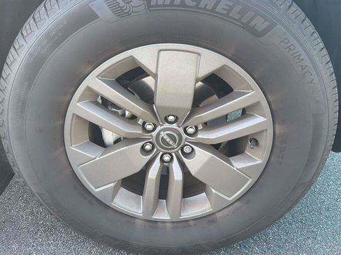 Used 2025 Nissan Frontier SV RWD image 9
