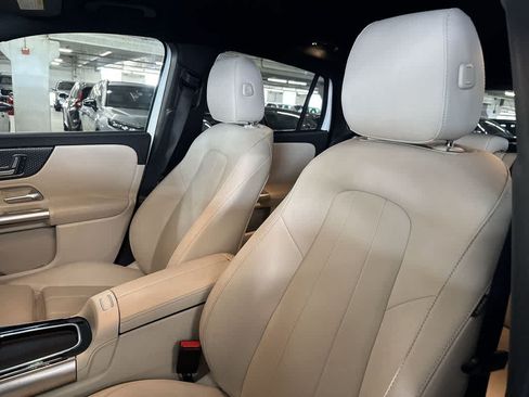 Used 2025 Mercedes-Benz GLA 250 4MATIC image 13