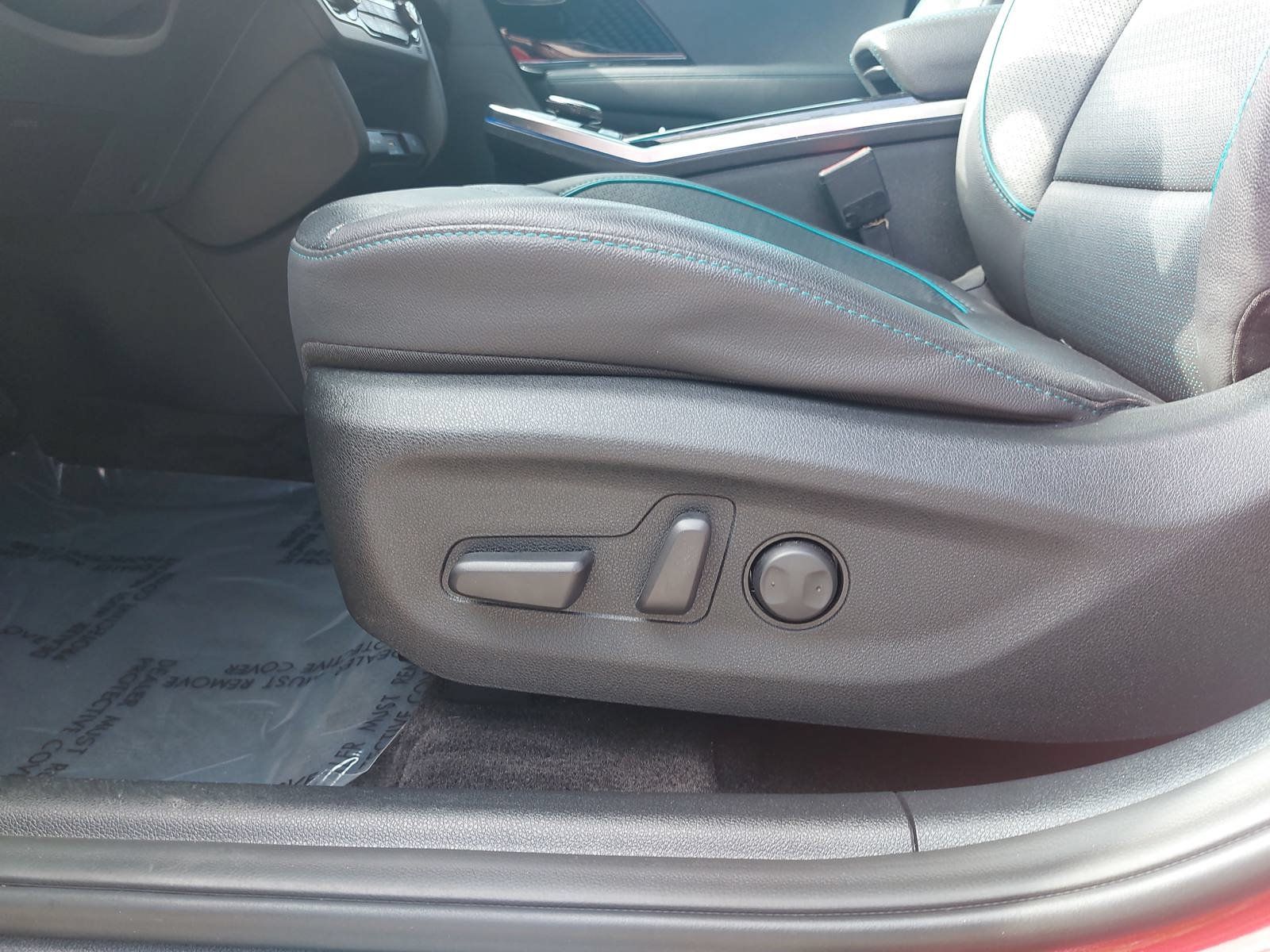 Used 2022 Kia Niro EX Premium w/ Cold Weather Package FWD image 28