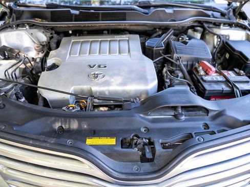 Used 2011 Toyota Venza w/ Premium Pkg #2 FWD image 32