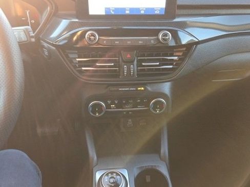 Used 2025 Ford Escape ST-Line image 13