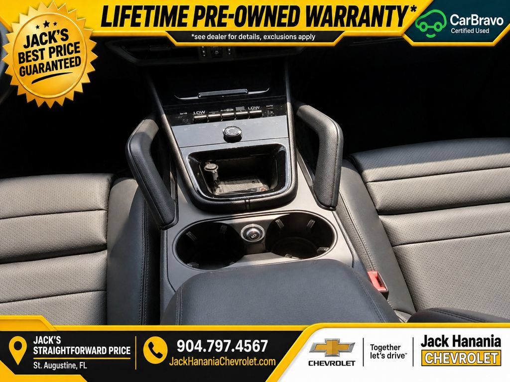 Used 2024 Porsche Cayenne AWD/4WD image 17
