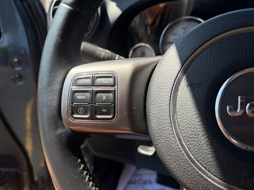 Used 2018 Jeep Wrangler Unlimited Sahara w/ Dual Top Group AWD/4WD image 32