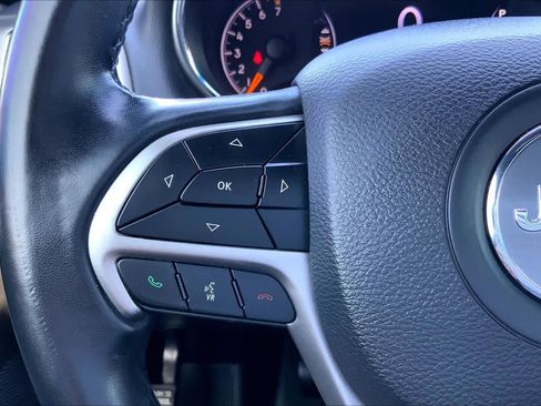 Used 2019 Jeep Grand Cherokee Laredo RWD image 24