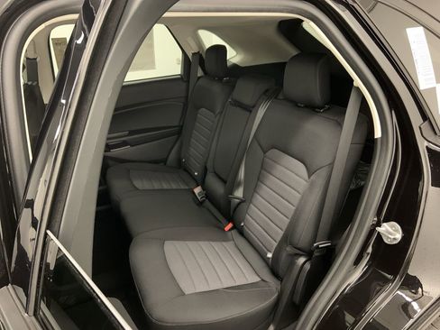 New 2024 Ford Edge SE image 8