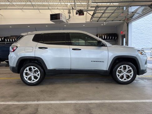 Used 2024 Jeep Compass Sport AWD/4WD image 4