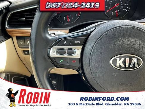 Used 2017 Kia Cadenza Premium w/ Luxury Package FWD image 13