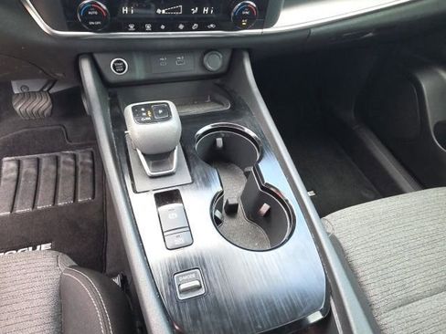 Used 2023 Nissan Rogue SV image 19