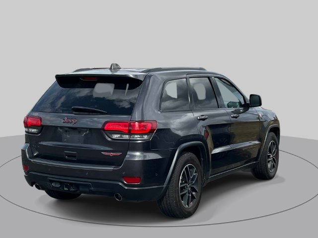 Used 2017 Jeep Grand Cherokee Trailhawk w/ Trailhawk Luxury Group AWD/4WD image 2