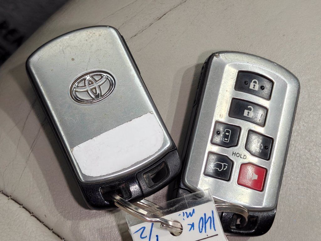 Used 2013 Toyota Sienna Limited w/ Premium Pkg AWD/4WD image 15