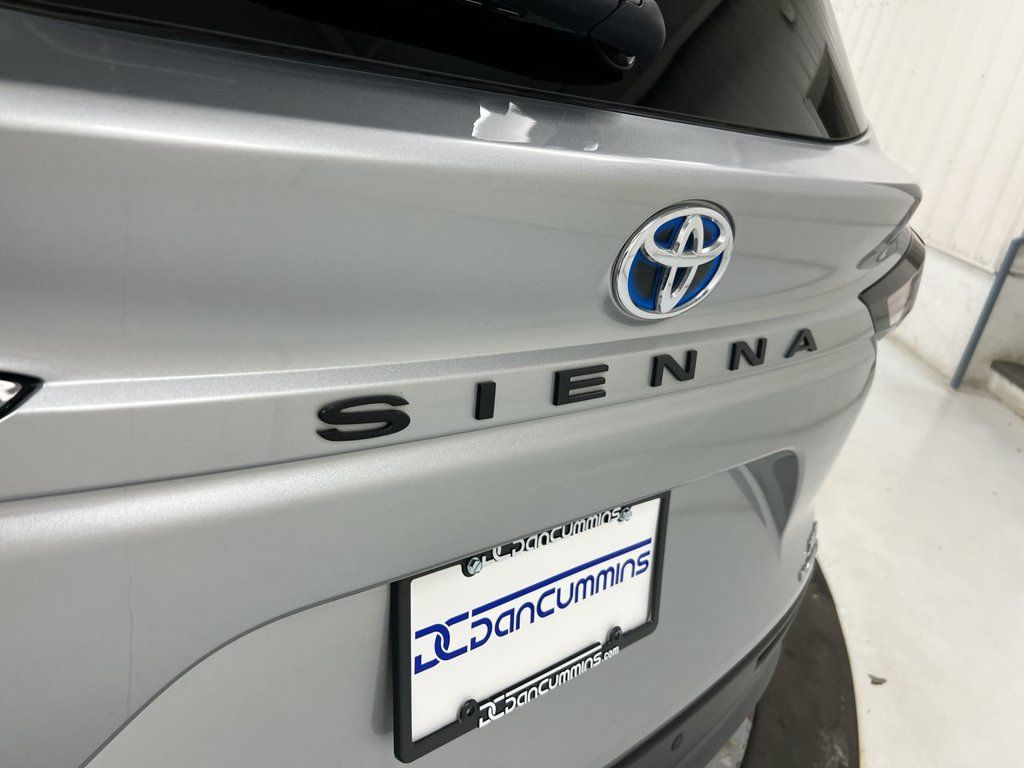 Used 2023 Toyota Sienna XLE AWD/4WD image 27