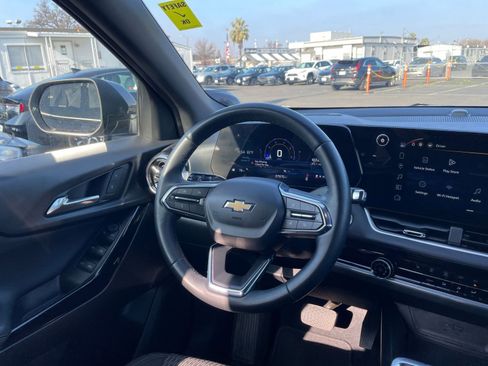 Used 2025 Chevrolet Equinox LT image 33