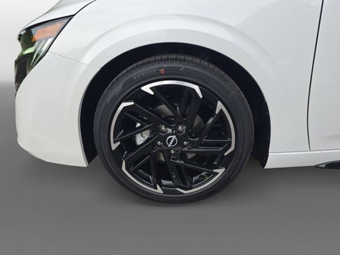 New 2026 Nissan Sentra SR FWD image 9