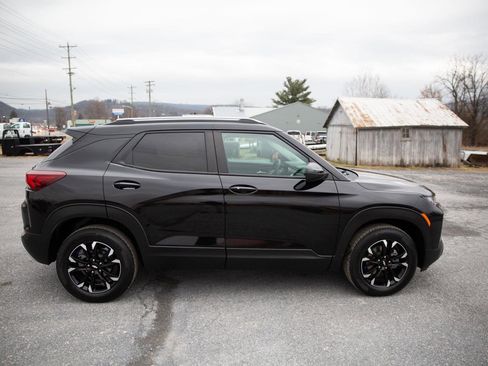 Used 2022 Chevrolet TrailBlazer LT w/ Convenience Package image 2