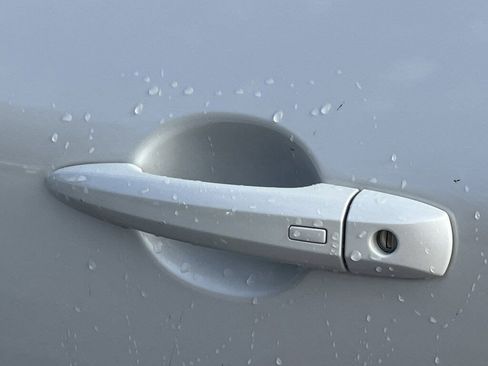 Certified 2025 Nissan Rogue SV image 31