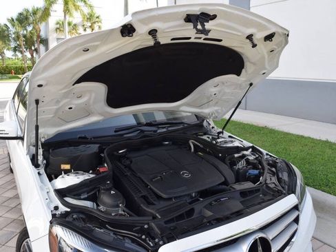 Used 2014 Mercedes-Benz E 350 4MATIC Sedan image 90