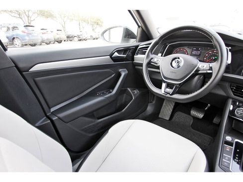 Used 2021 Volkswagen Jetta R-Line w/ R-Line Cold Weather Package image 8