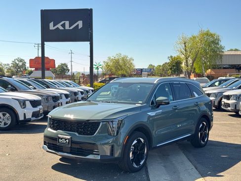 Certified 2025 Kia Sorento EX image 1