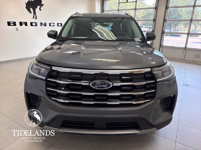 New 2026 Ford Explorer Active RWD image 2