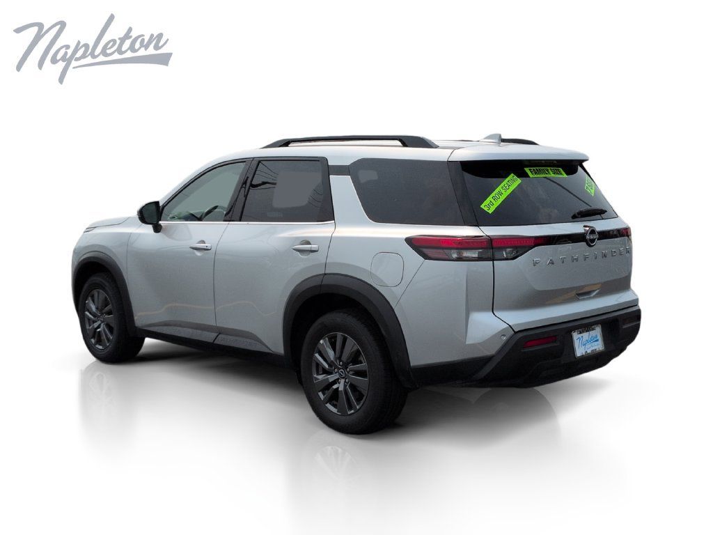Used 2025 Nissan Pathfinder SV FWD image 3