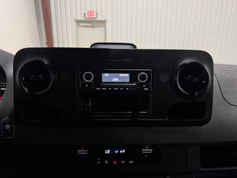 Used 2025 Mercedes-Benz Sprinter 2500 image 15