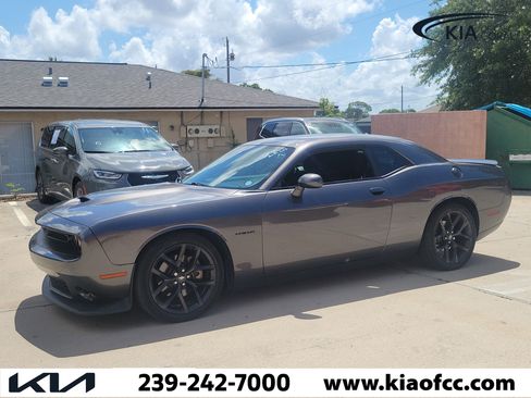 Used 2022 Dodge Challenger R/T w/ Blacktop Package RWD image 3