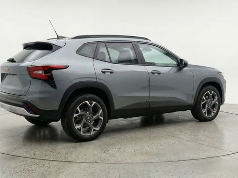 Used 2025 Chevrolet Trax LT image 9