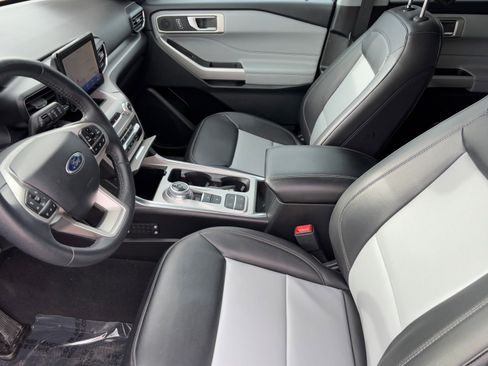 Used 2024 Ford Explorer XLT w/ Equipment Group 202A image 19
