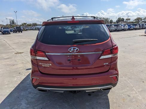 Used 2018 Hyundai Santa Fe SE image 8