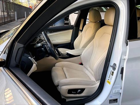 Used 2020 BMW 530i w/ Convenience Package image 7