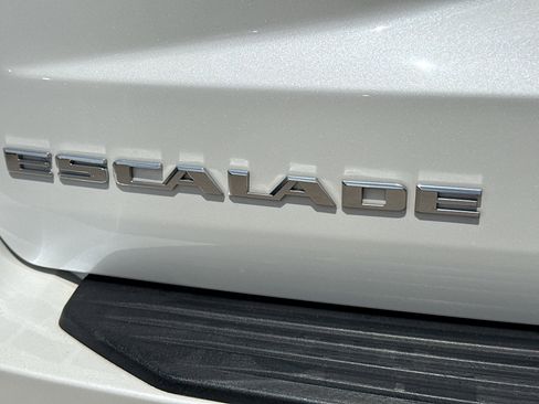 Used 2021 Cadillac Escalade ESV Premium Luxury w/ Driver Assist Tech Package AWD/4WD image 11