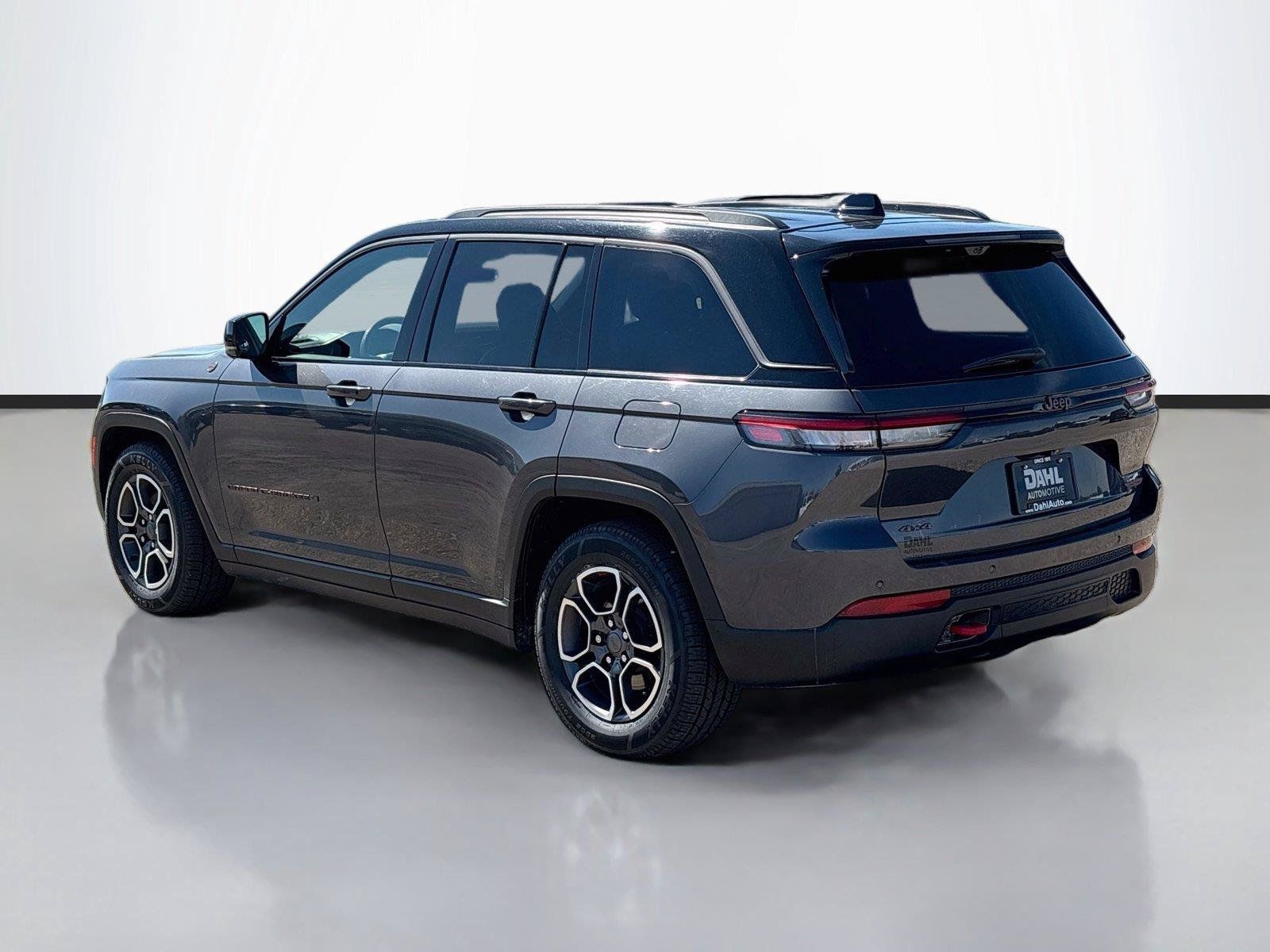 Used 2022 Jeep Grand Cherokee Trailhawk w/ ADV Protech Group II AWD/4WD image 10