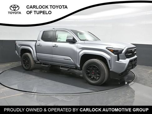 Used 2025 Toyota Tacoma SR5 AWD/4WD image 5