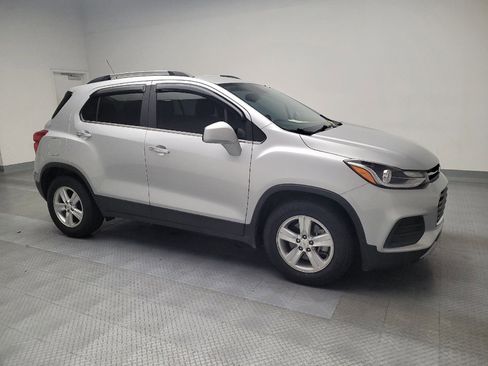Used 2019 Chevrolet Trax LT w/ LT Convenience Package image 11