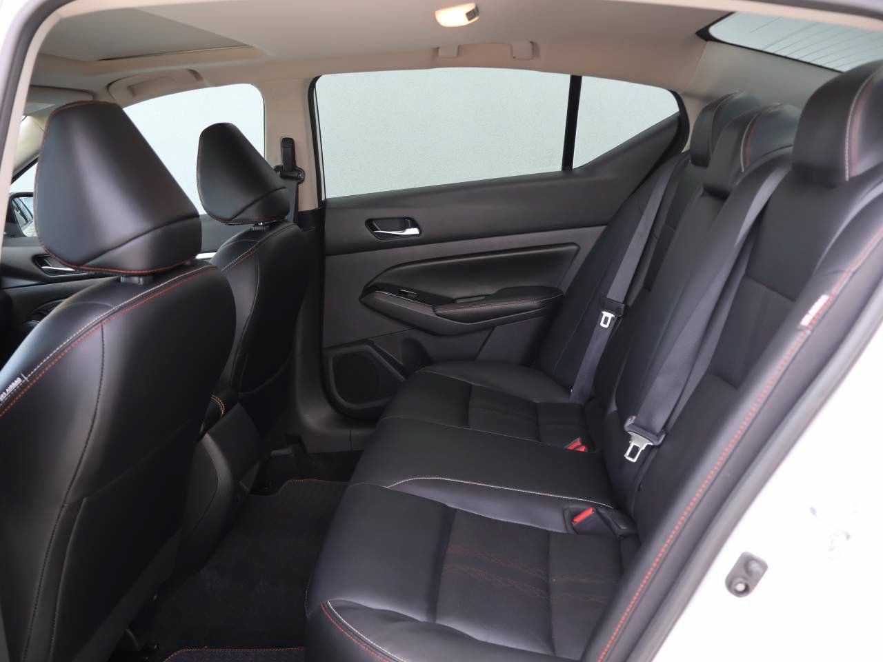Used 2023 Nissan Altima 2.5 SR w/ SR Premium Package FWD image 11