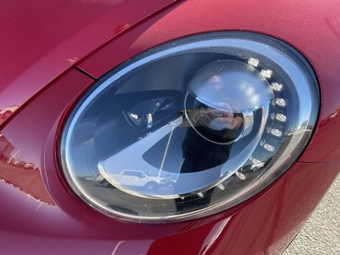 Used 2019 Volkswagen Beetle 2.0T SE image 9
