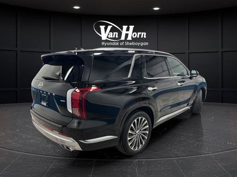 Used 2024 Hyundai Palisade Calligraphy image 3