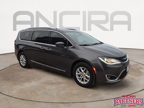 Used 2020 Chrysler Pacifica Touring-L image 1
