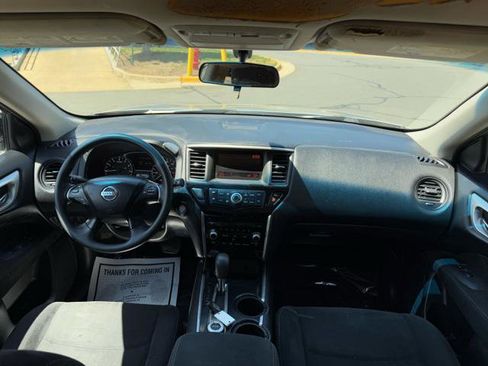 Used 2014 Nissan Pathfinder S image 9