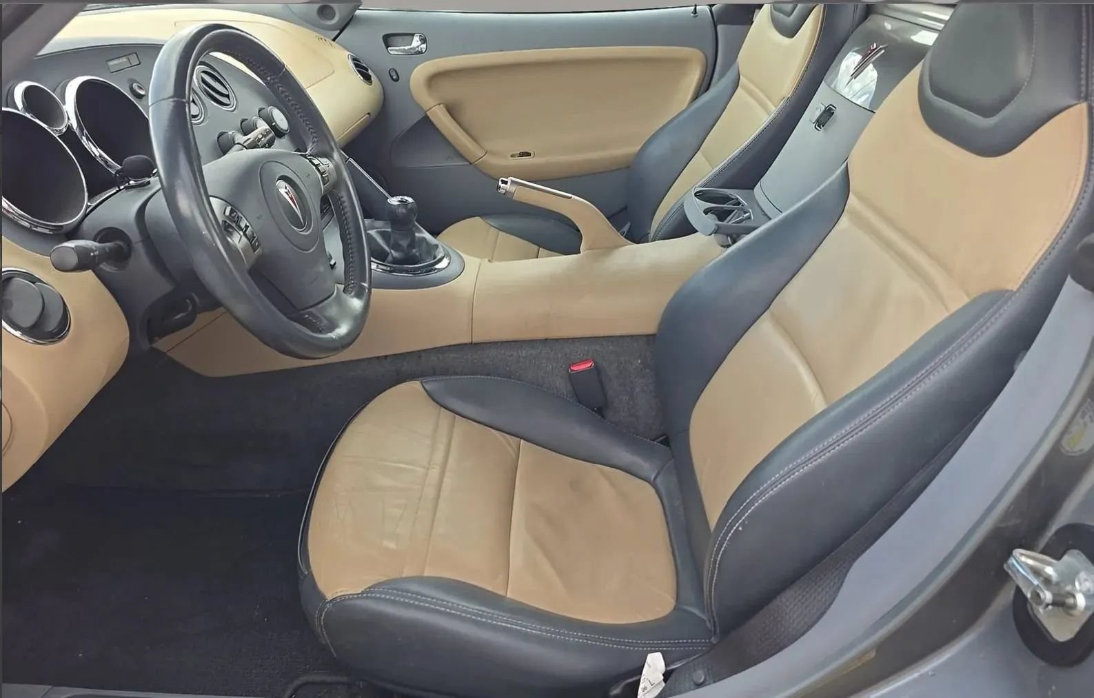 Used 2007 Pontiac Solstice Convertible w/ Premium Package RWD image 5