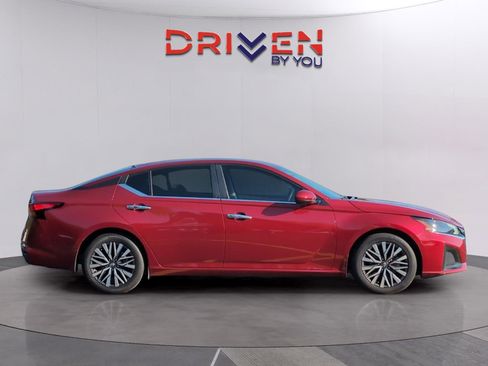 Used 2023 Nissan Altima 2.5 SV FWD image 6