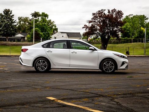 Used 2023 Kia Forte LXS FWD image 6
