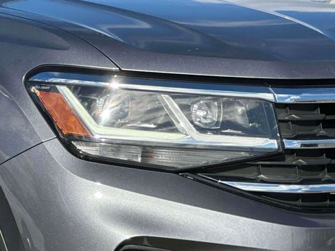 Certified 2022 Volkswagen Atlas Cross Sport SE image 7