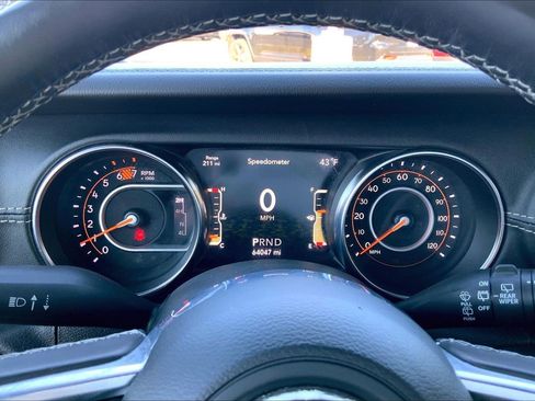 Certified 2021 Jeep Wrangler Unlimited Sahara w/ Dual Top Group image 24